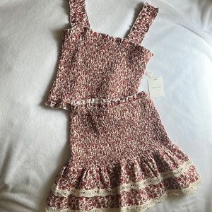Moodie two piece floral set xs in both skirt and top